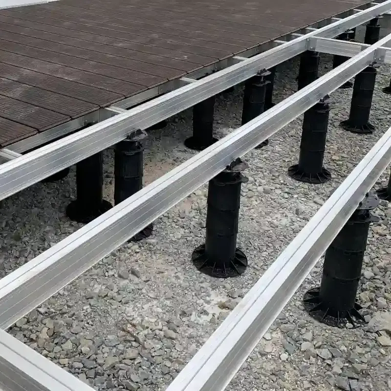 Detailaufnahme einer Terrassen Unterkonstruktion aus Aluminiumprofilen